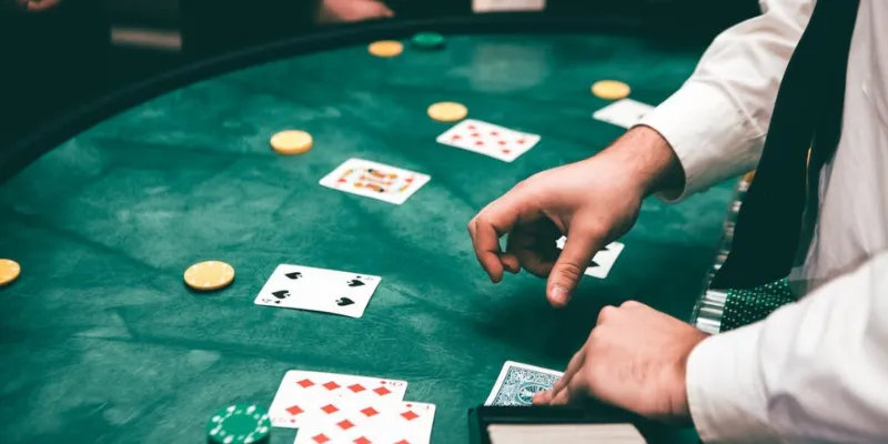 Chơi Baccarat